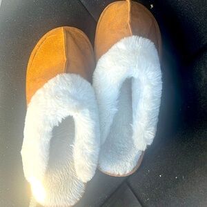 Comfy slip on furry slipper 8.5